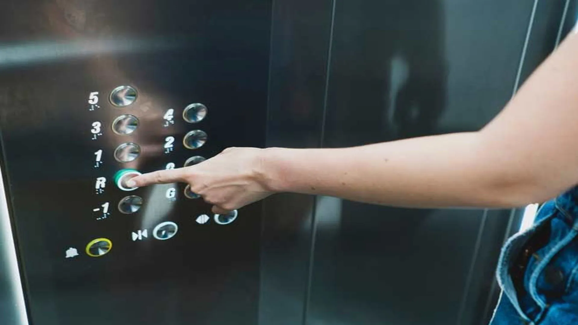 Bareilly : रेस्टोरेंट की लिफ्ट में 30 मिनट तक फंसे रहे 10 लोग...बच्चों के दम घुटने जैसे बने हालात