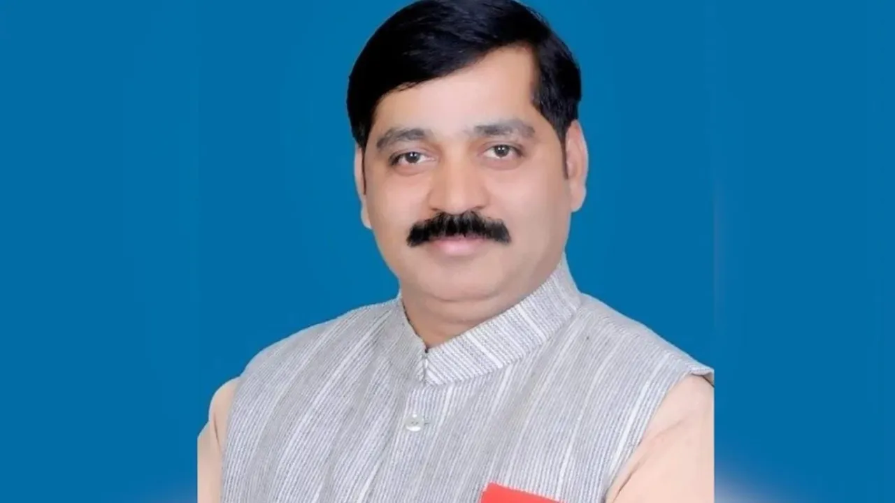 सपा प्रवक्ता मनोज यादव को पुलिस ने बाराबंकी से हिरासत में लिया, गोमती नगर एक्सटेंशन थाने में  पत्नी ने दर्ज कराई थी गुमशुदगी की शिकायत 