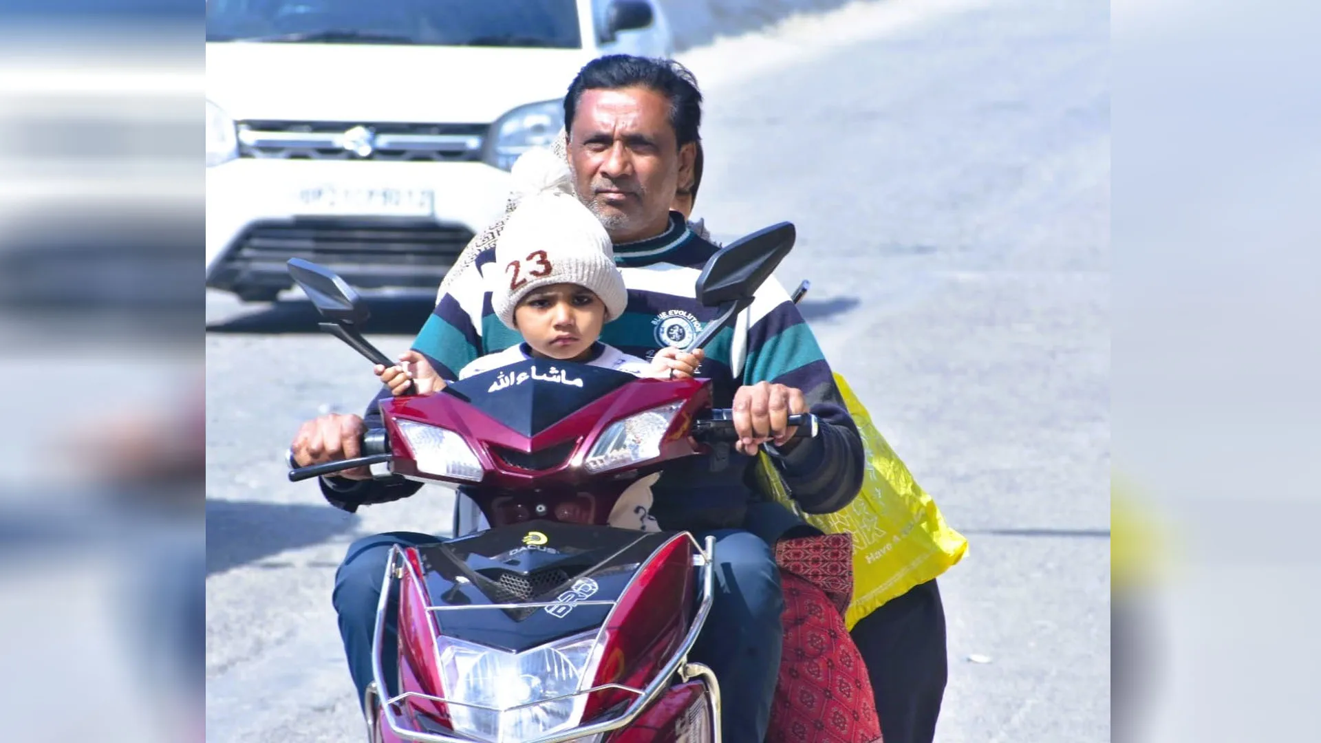 Moradabad: धूप से दिन में तपिश, शाम ढलते ही ठंड का अहसास