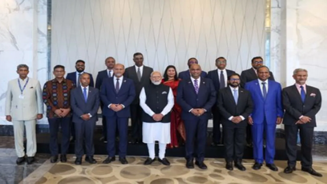 PM Modi Malaysia Visit : पीएम मोदी ने मलेशिया में भारतीय मूल के नेताओं से की मुलाकात, उपलब्धियों को भी सराहा