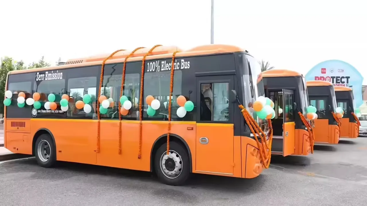 शहर में ई-सिटी बसों के लिए तय हुए स्टॉपेज... अब सड़कों पर नहीं, 40 निर्धारित शेल्टरों पर ही रुकेंगी बसें