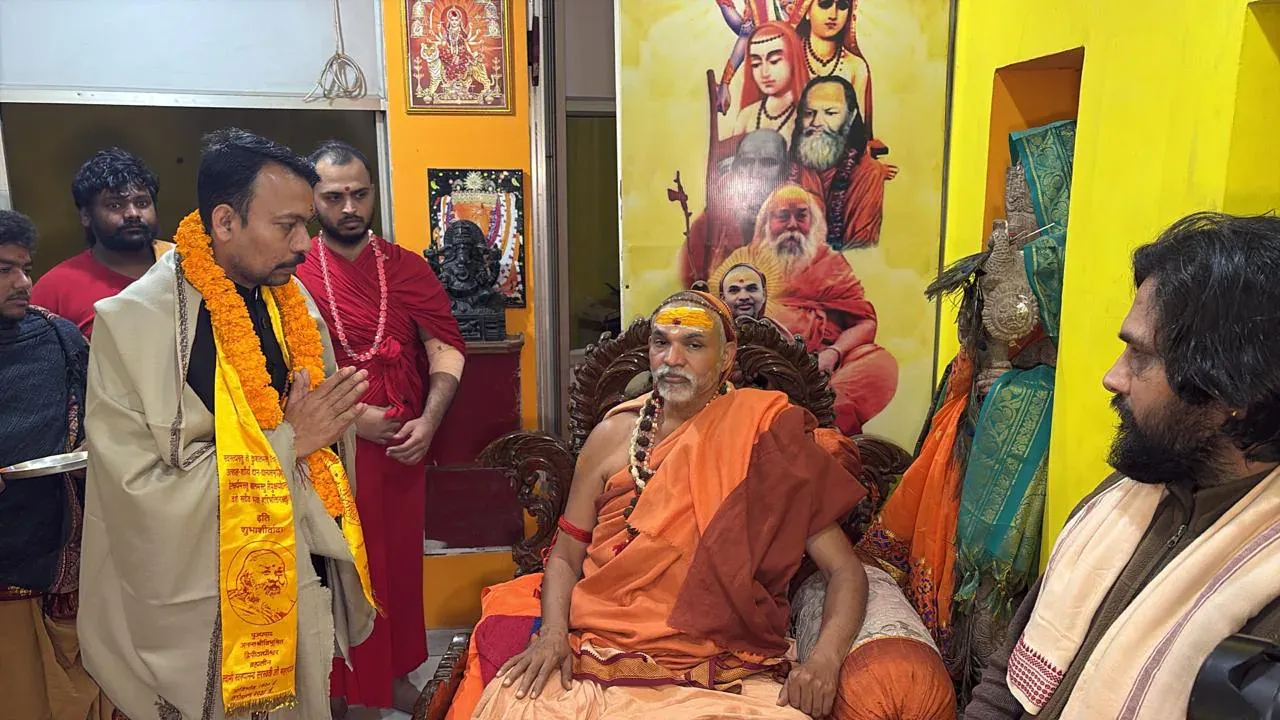 शंकराचार्य अविमुक्तेश्वरानंद से मिले अलंकार अग्निहोत्री, दिल्ली में बड़े आंदोलन की तैयारी 