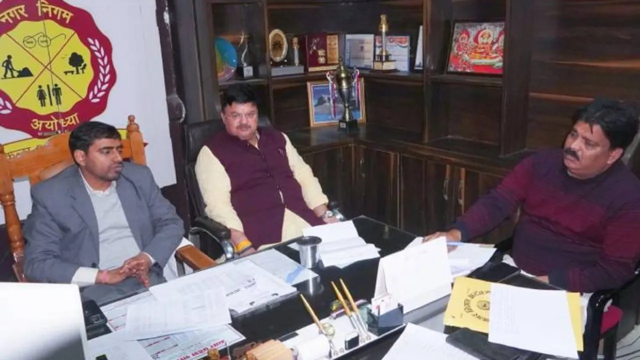 Ayodhya News: राजस्व वसूली में फिसड्डी निरीक्षकों से स्पष्टीकरण, दो कर्मी हटाए