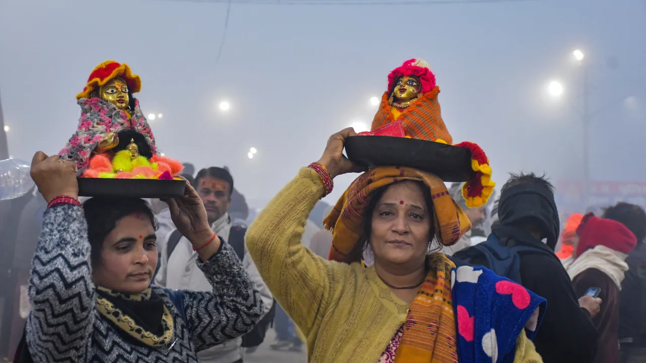 माघी पूर्णिमा पर उमड़ा आस्था का सैलाव, अब तक 90 लाख श्रद्धालुओं ने लगाई गंगा में डुबकी, देखें खास Photos