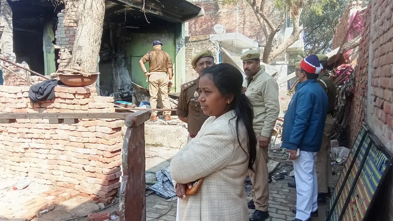 Raebareli News: बम के धमाकों से गूंजा साहबगंज बाजार, महिला की मौत, तीन गंभीर