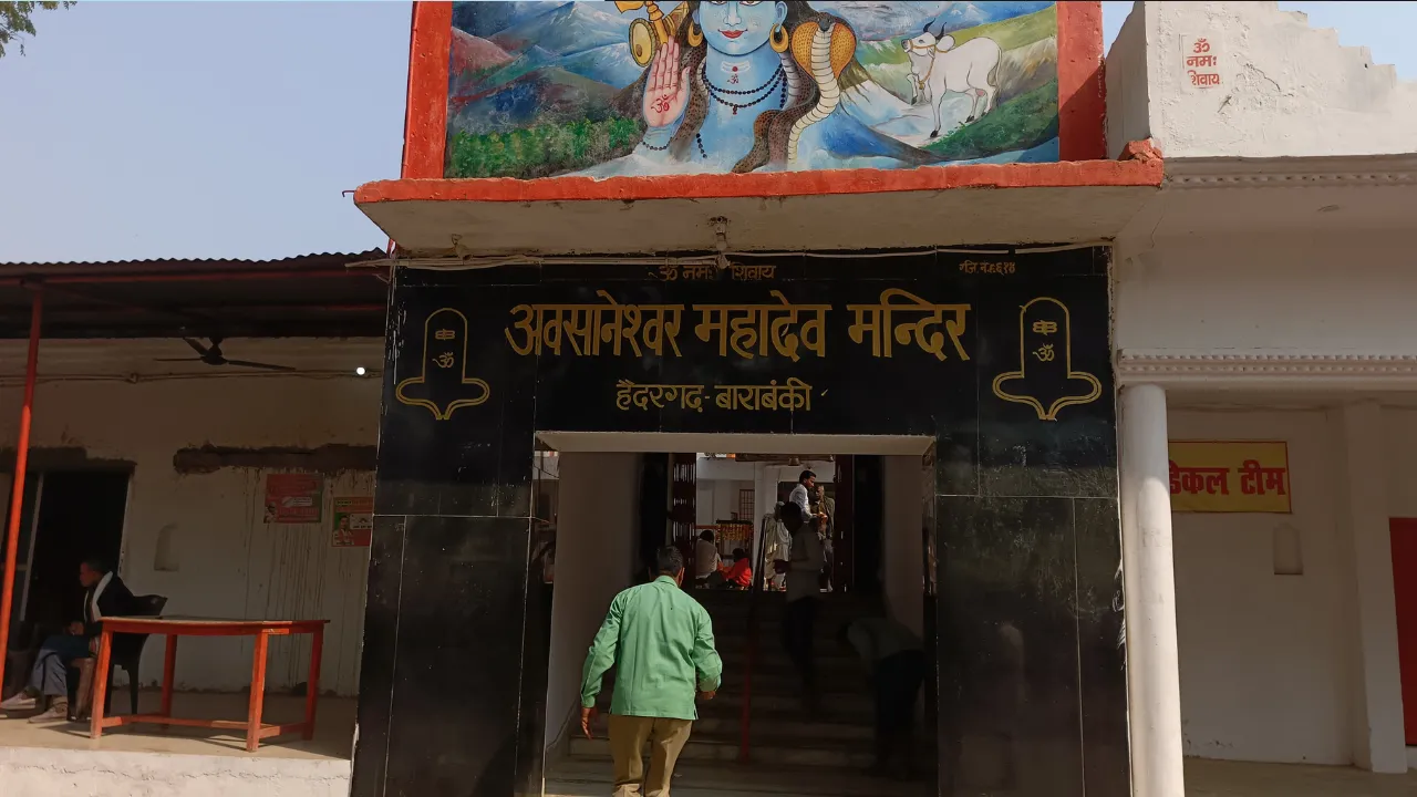 पौराणिक अवसनेश्वर महादेव मंदिर में चोरी, 25 लाख के आभूषण और नगदी ले उड़े चोर