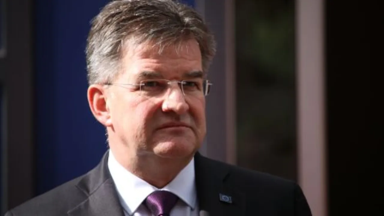 एपस्टीन फाइलों से स्लोवाकिया में भूचाल: शीर्ष अधिकारी ने दिया इस्तीफा, प्रिंस एंड्रयू पर फिर दबाव