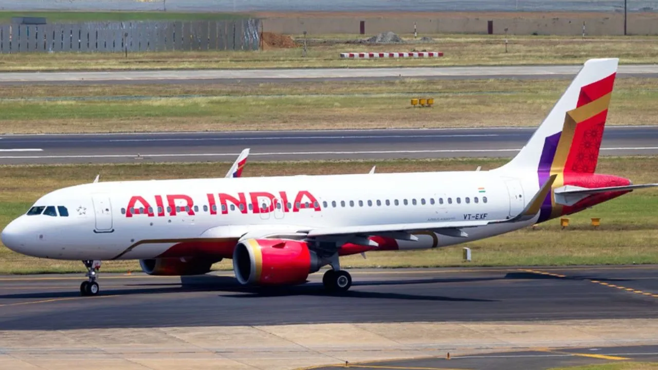 फ्लाइट में भोजन और सीट को लेकर यात्री और क्रू मेंबर के बीच विवाद, एयरपोर्ट अथॉरिटी पर लैंडिंग के बाद 5 घंटे तक बेवजह परेशान करने का आरोप