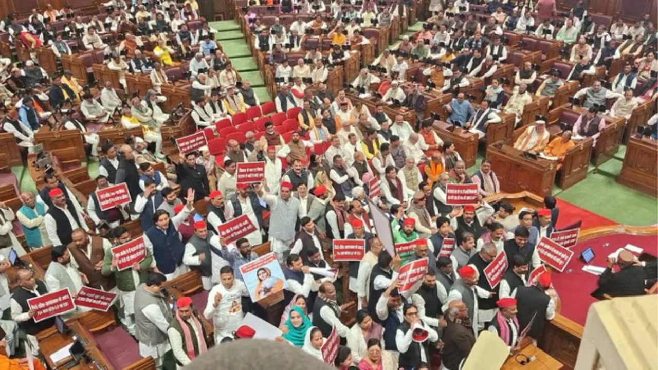 UP Budget Session 2026: राज्यपाल के अभिभाषण के दौरान सपा विधायकों का जोरदार हंगामा, 'गो बैक' के गूंजे नारे 