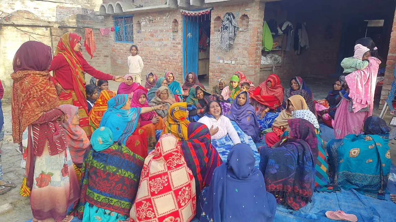 Raebareli News: अज्ञात वाहन ने बाइक सवार तीन युवकों को रौंदा, दो की मौत