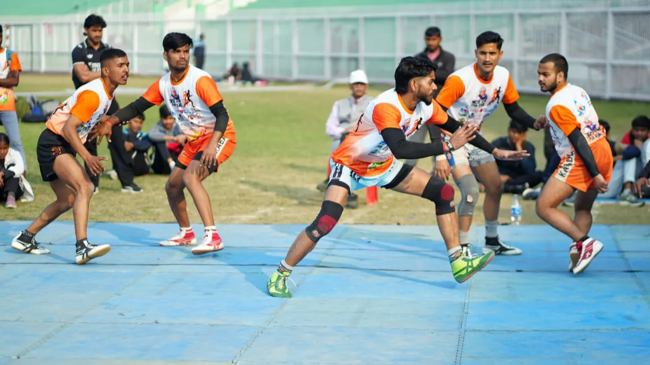 UP News: कबड्डी में छाए चौक स्टेडियम के खिलाड़ी, इन टिनमों के नाम हुई ट्रॉफी 