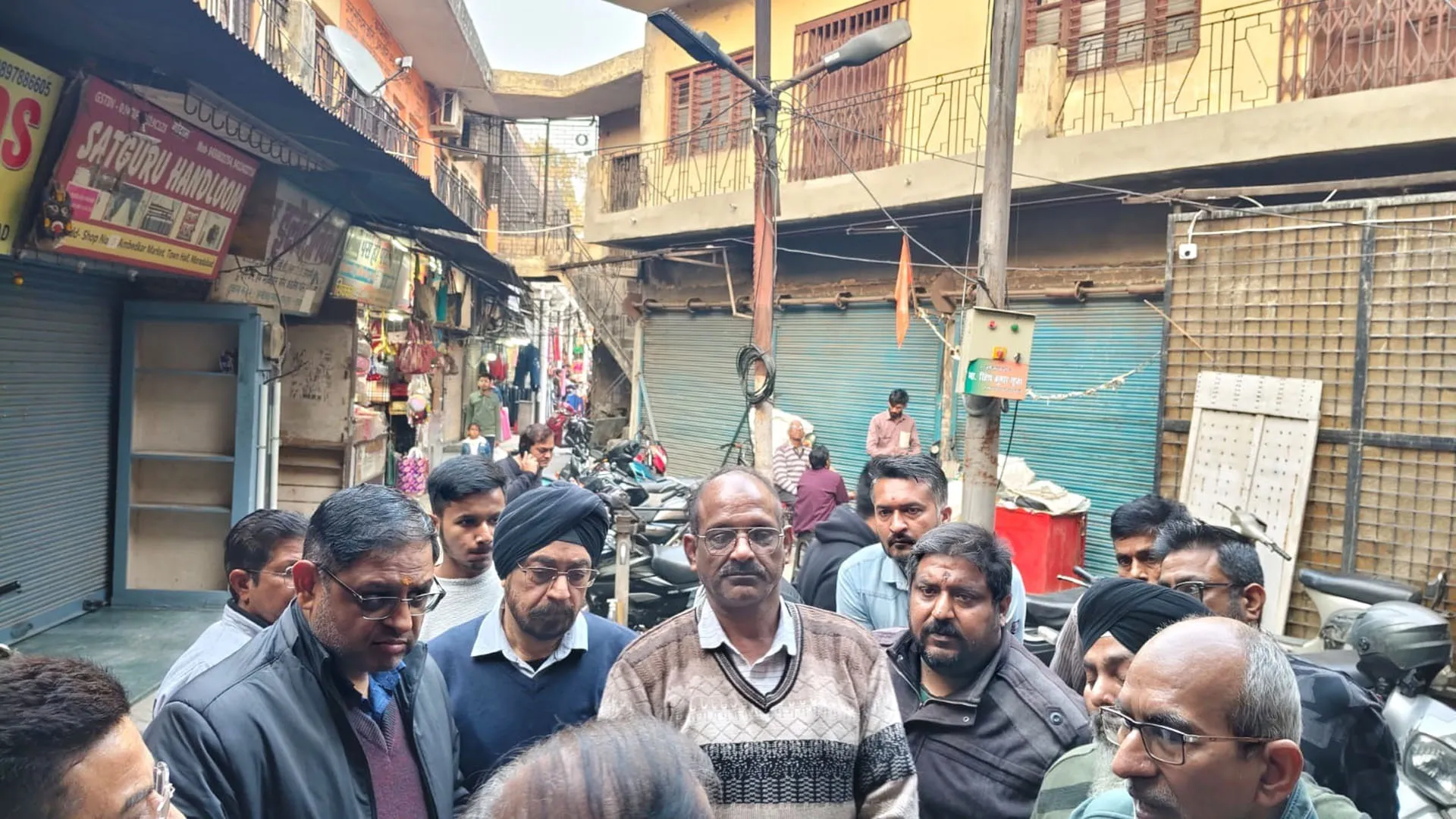 Moradabad: महापौर से मिलेंगे व्यापारी, समाधान न निकला तो बाजार बंद की चेतावनी