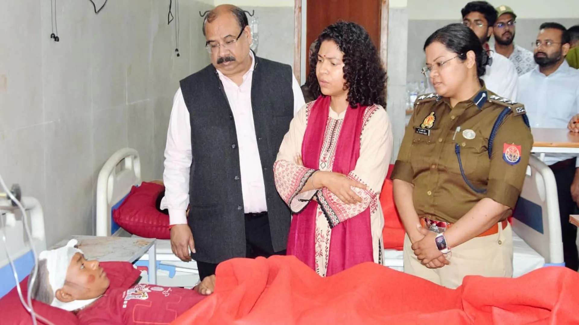 UP: छात्रों की वैन को ट्रक ने मारी टक्कर, एक की मौत, 16 घायल