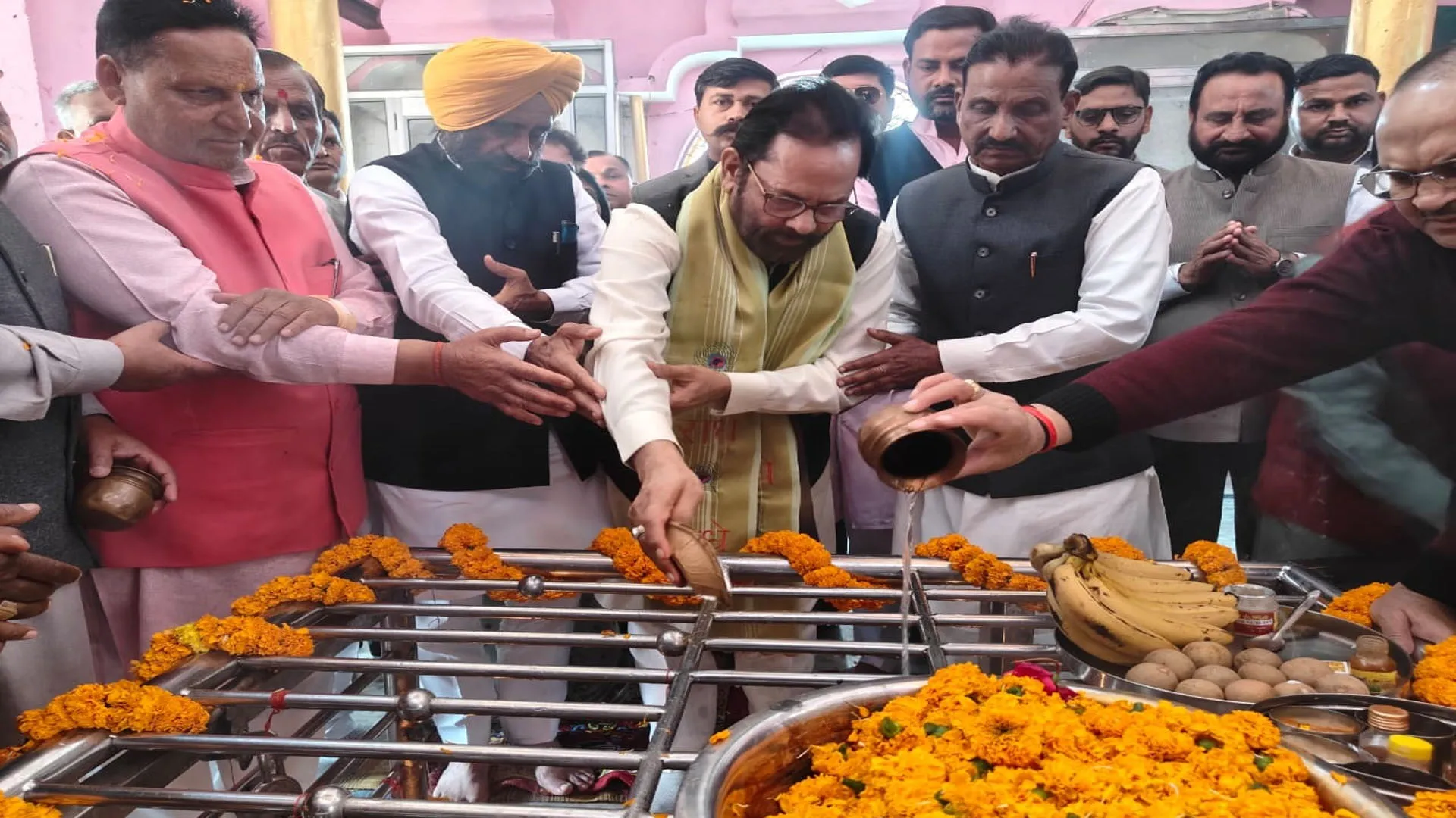 UP: पूर्व मंत्री नकवी बोले-वंदेमातरम मजहबी गीत नहीं, मुल्क का राष्ट्रवादी गौरव