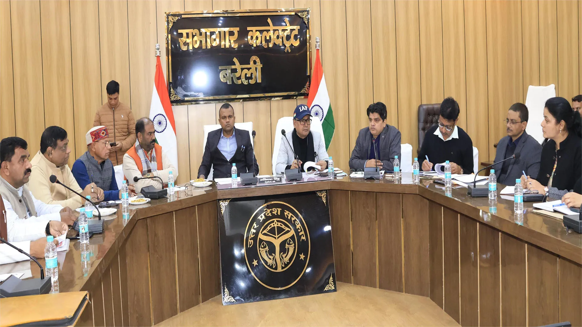 Bareilly: पात्र व्यक्ति का नाम मतदाता सूची से नहीं कटेगा-मंडलायुक्त