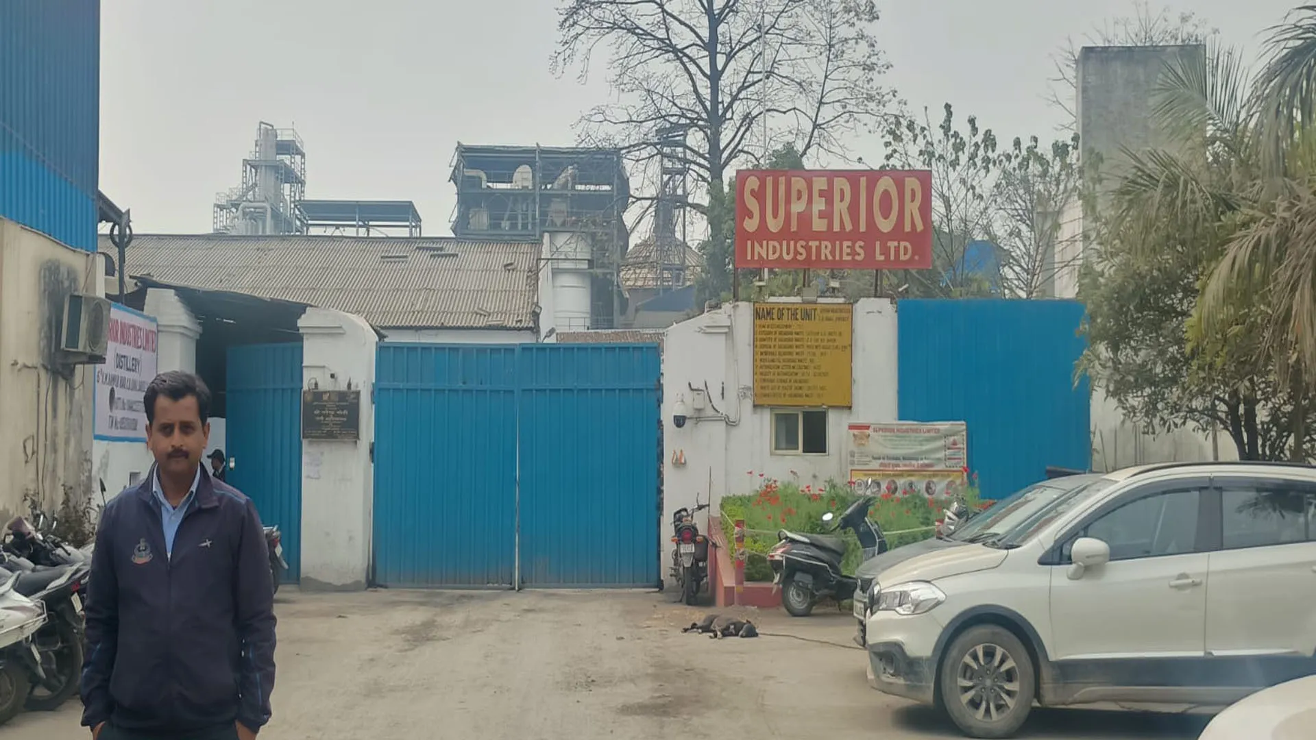 Bareilly : चौथे दिन जारी रहा शराब फैक्ट्री में आयकर का छापा, मालिक और मैनेजर से पूछताछ शुरू