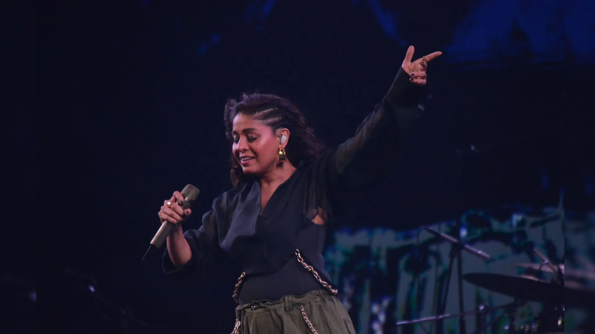 Bareilly : सुनिधि चौहान की मखमली आवाज पर जमकर थिरके छात्र