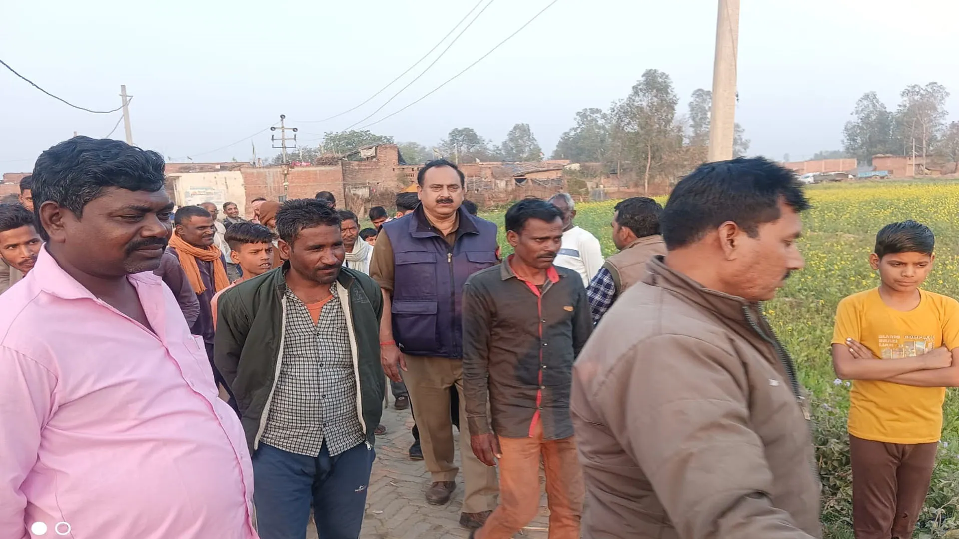 UP: मछुआरे ने तालाब में डाला जाल, मछली की जगह फंसा नवजात का शव, गांव में मचा हड़कंप