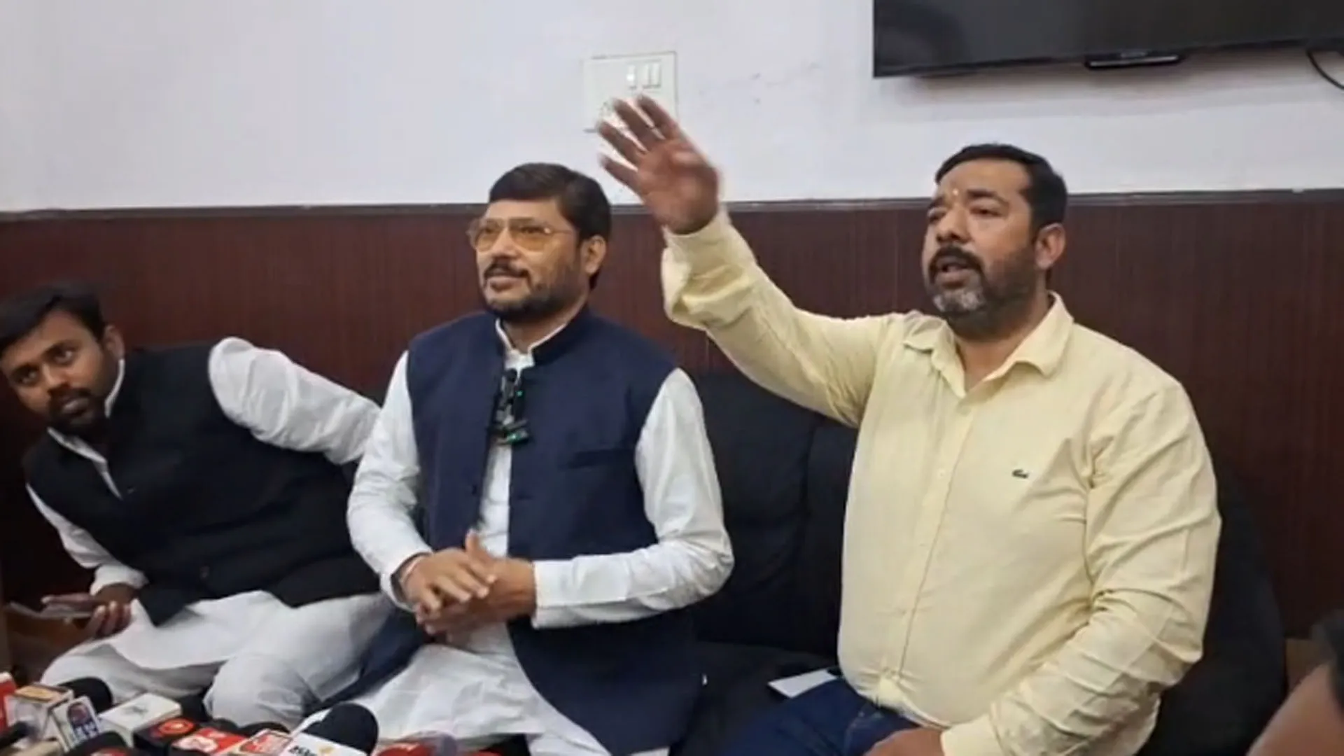 Bareilly: सपा सांसद नीरज मौर्य बोले...आम लोगों के मुद्दों पर प्रदेश की सरकार गंभीर नहीं