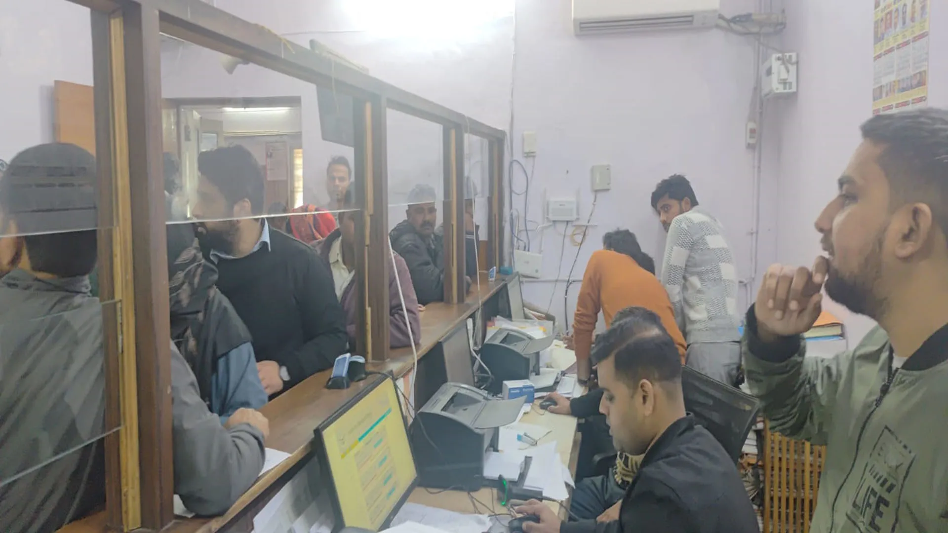 Bareilly : रजिस्ट्री के नए नियम से कर्मचारी और बैनामा कराने वाले हुए परेशान