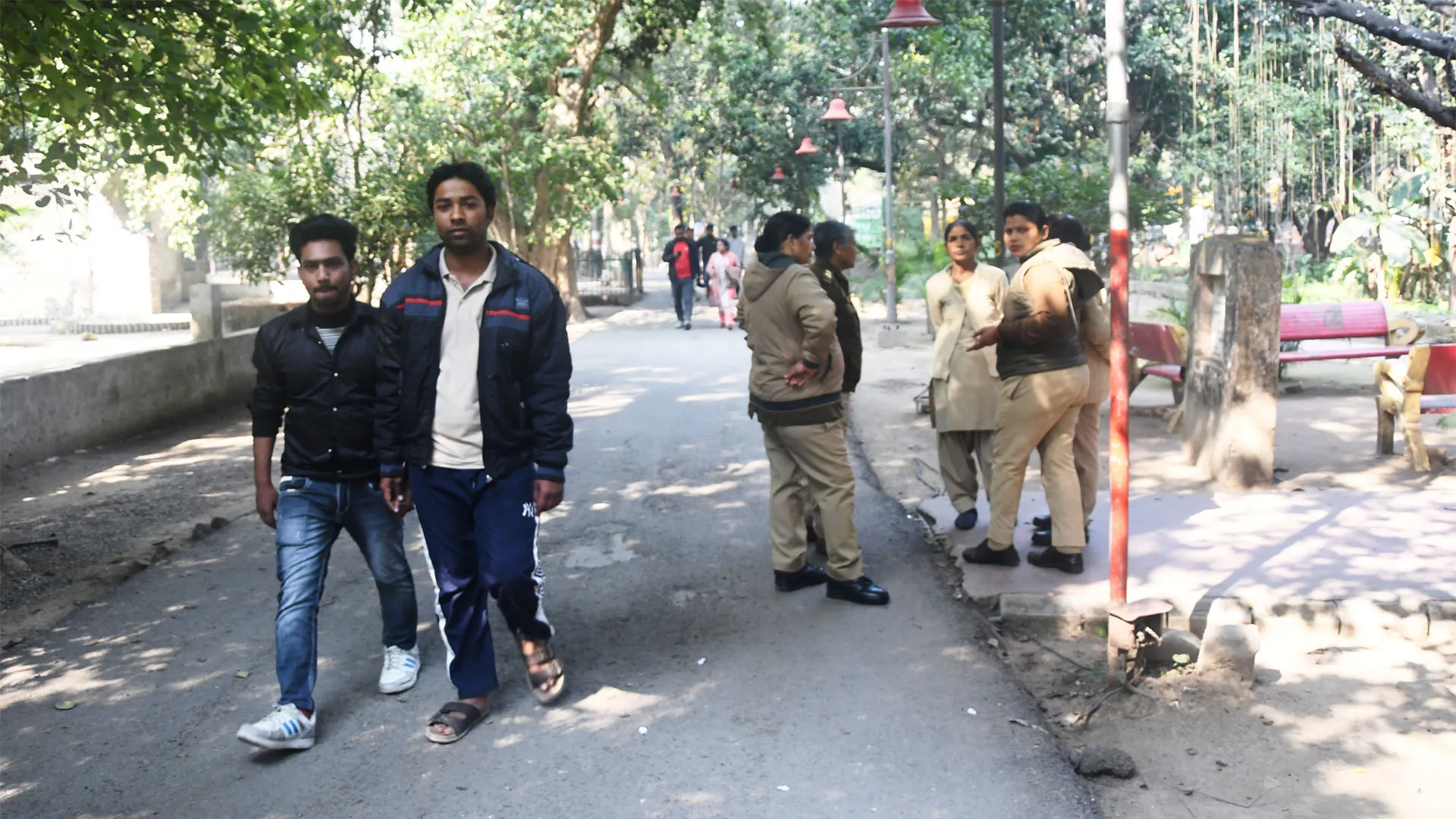 Bareilly: प्यार पर पहरा...पार्कों में प्रेमियों पर रही पुलिस की पैनी नजर