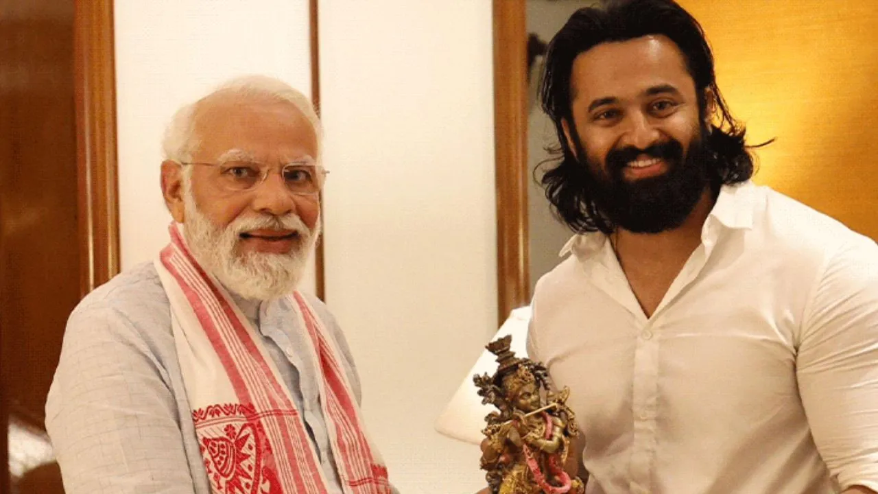 PM मोदी की बायोपिक 'मां वंदे' का पहला शेड्यूल पूरा:  मेकर्स ने शेयर की तस्वीर, कश्मीर में होगी शूटिंग 