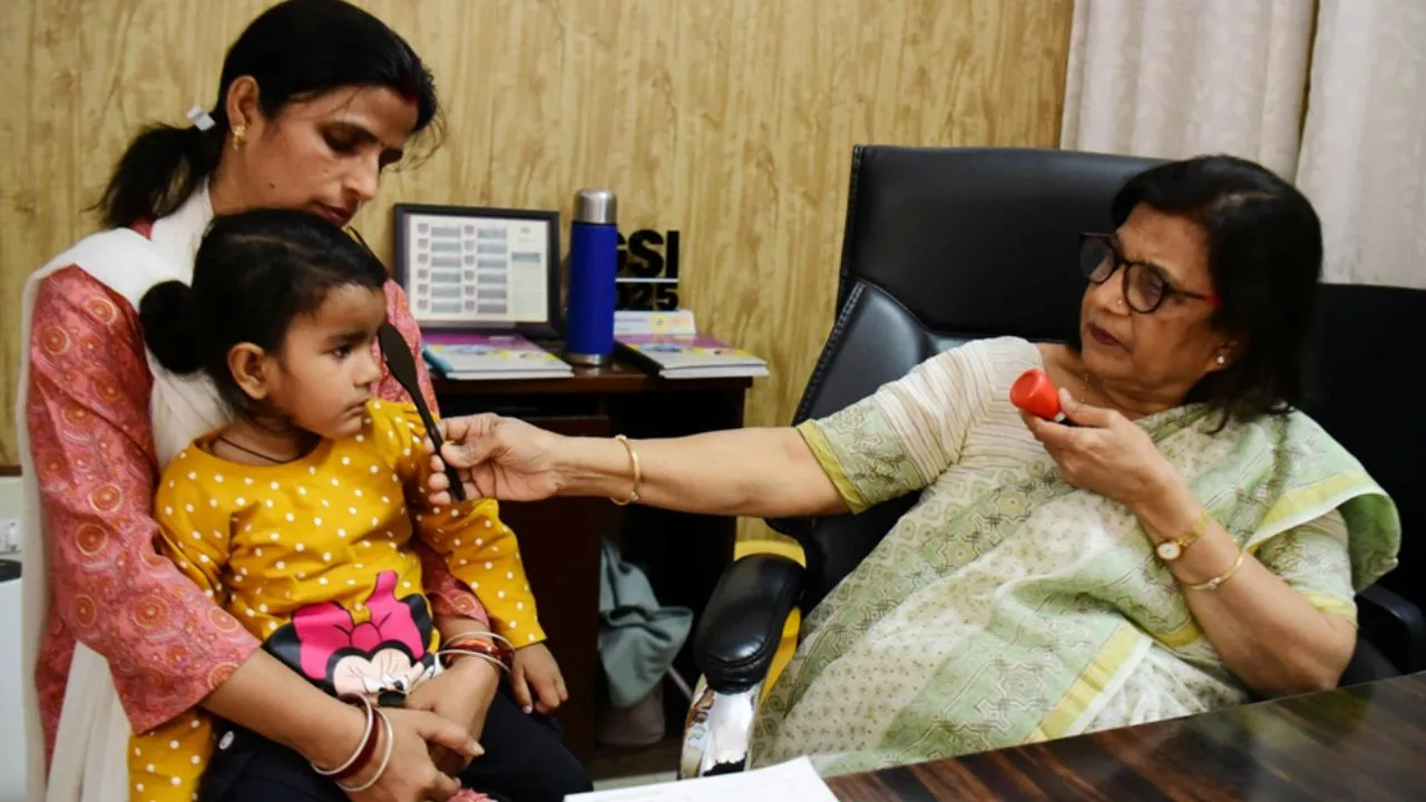 मरीजों को रोशनी दे रहा ‘सीतापुर आई हास्पिटल’