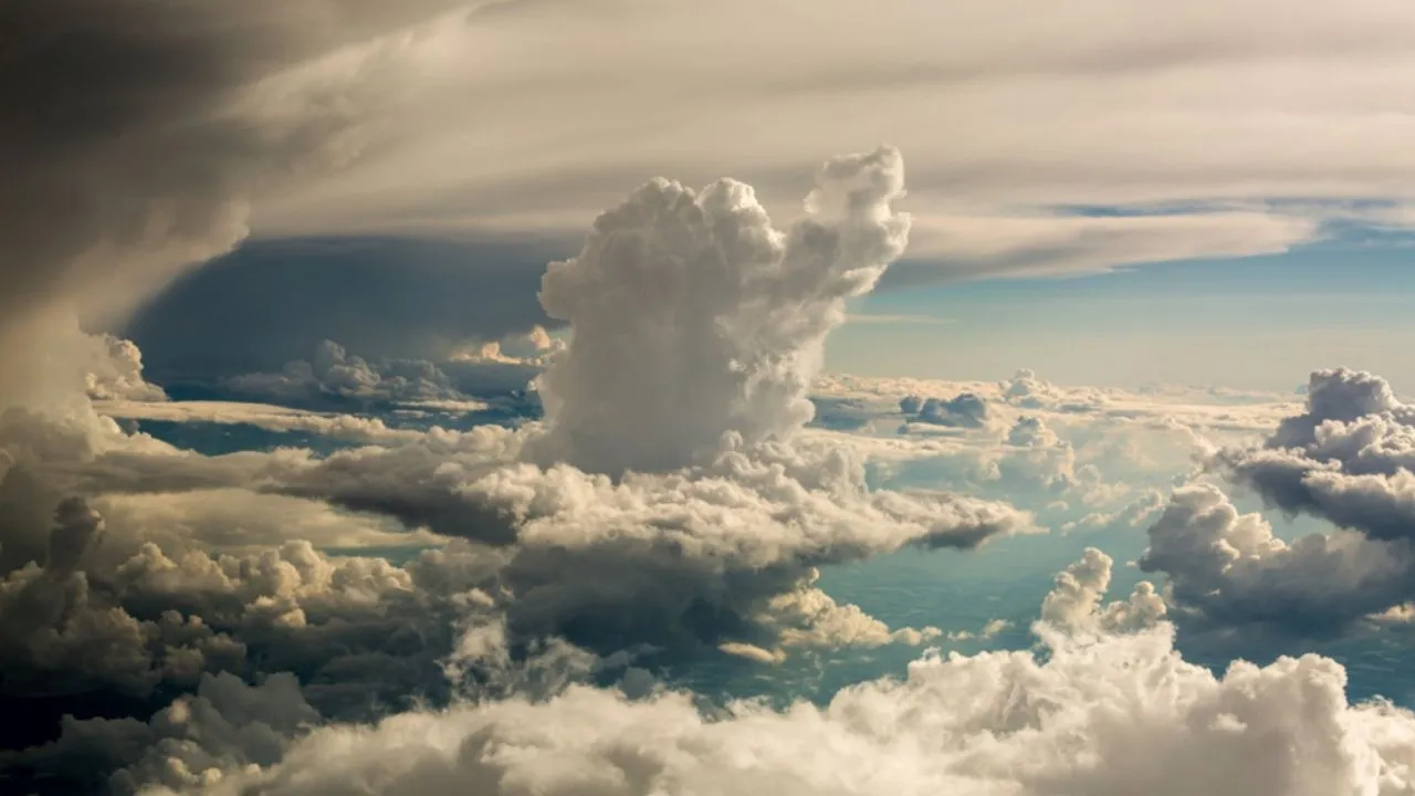   वैज्ञानिक फैक्ट : भारहीन नहीं, फिर भी तैरते हैं बादल 