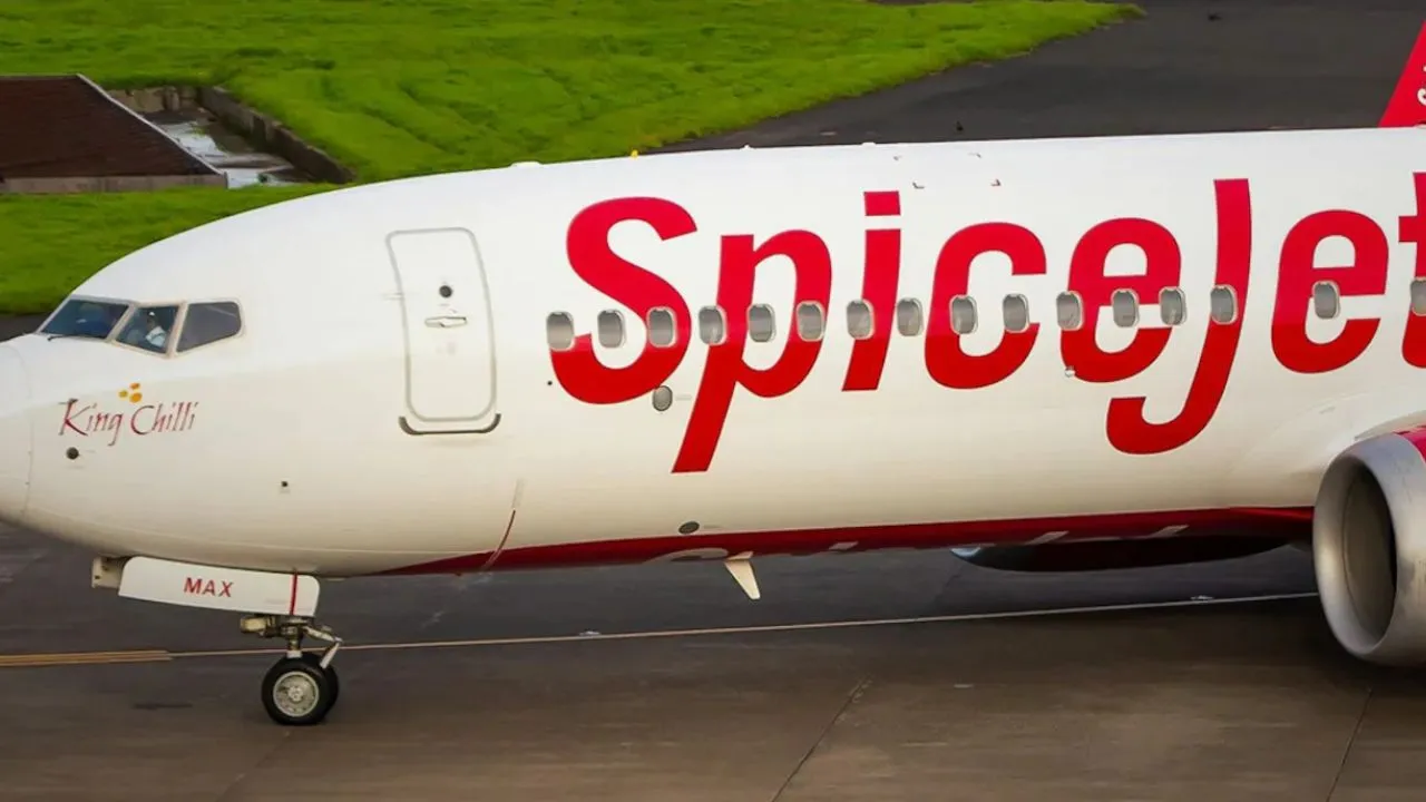 स्पाइसजेट विमान इंजन में खराबी:  दिल्ली में कराई गई आपात लैंडिंग, 150 यात्री थे सवार     