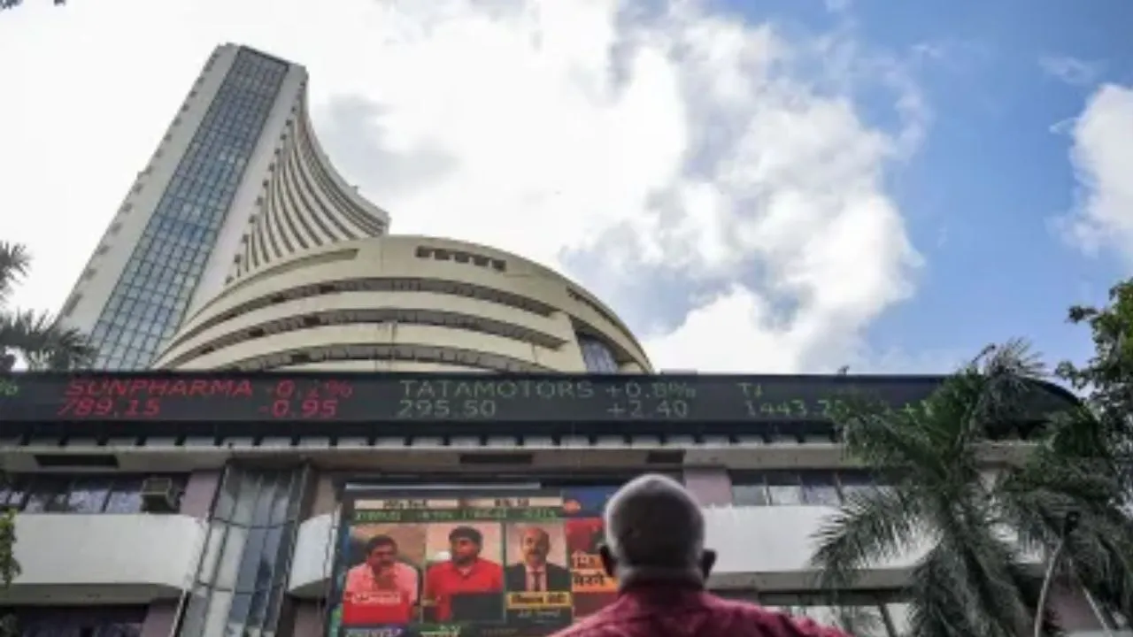 Stock Market Today :  आईटी कंपनियों के शेयर में भारी नुकसान, सेंसेक्स-निफ्टी में गिरावट; पिछले सत्र से जारी बिकवाली का दबाव बरकरार 
