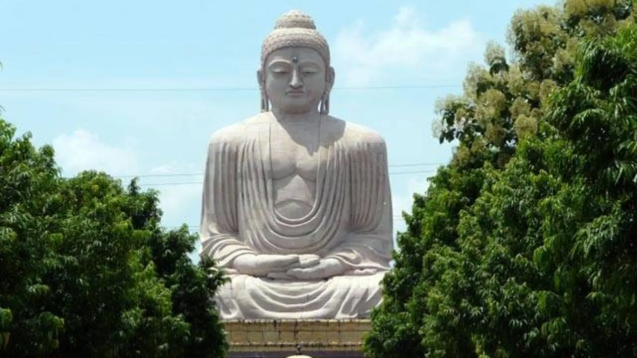  वैश्विक बौद्ध आस्था का केंद्र बना यूपी, श्रद्धालुओं और पर्यटकों को आकर्षित कर रहा कुशीनगर