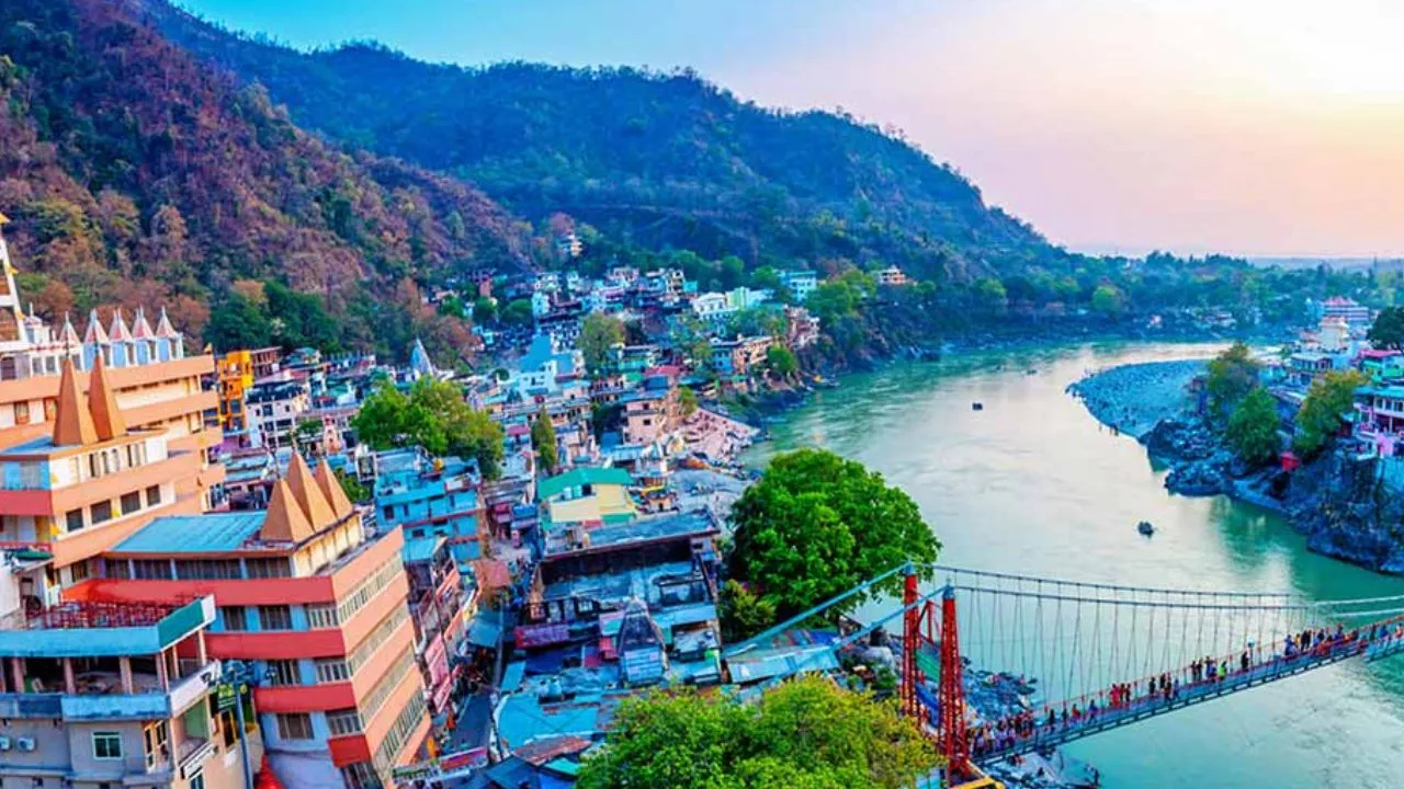  उत्तराखंड :  मन की शांति के लिए विदेशियों को लुभाता ऋषिकेश; घरेलू पर्यटकों में साहसिक खेल लोकप्रिय 