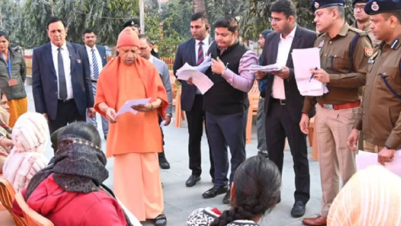 जनता दर्शन में बोले सीएम योगी,  गलत जांच रिपोर्ट लगाने वालों पर दर्ज हो प्राथमिकी