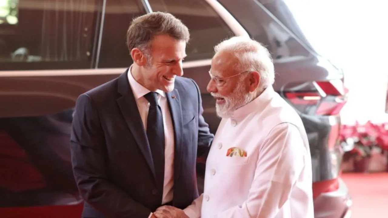  Macron India Visit: फ्रांस के राष्ट्रपति मैक्रों के साथ बैठक के लिए मुंबई पहुंचे PM मोदी, द्विपक्षीय मुद्दों पर करेंगे चर्चा  