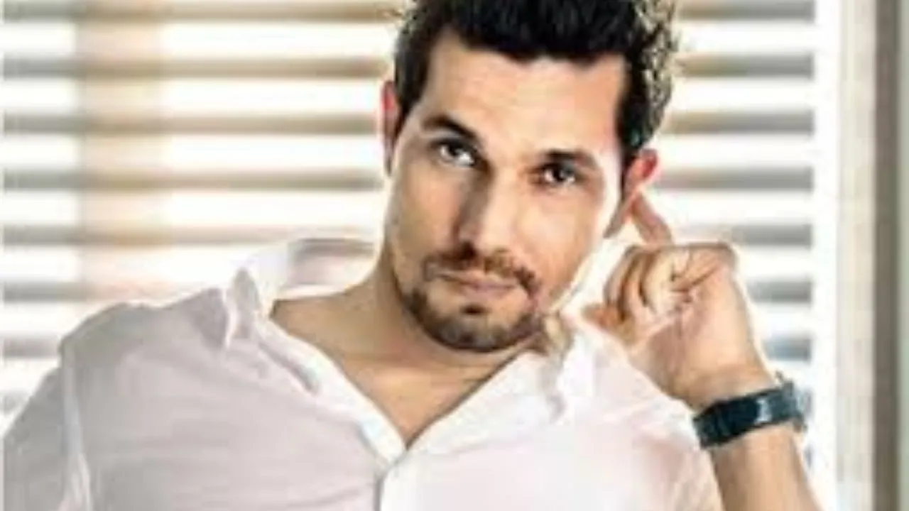 रणदीप हुड्डा का ट्रांसफॉर्मेशन.... ईथा के लिए बढ़ाया वजन, मिरर सेल्फी में दिख रहे दमदार 