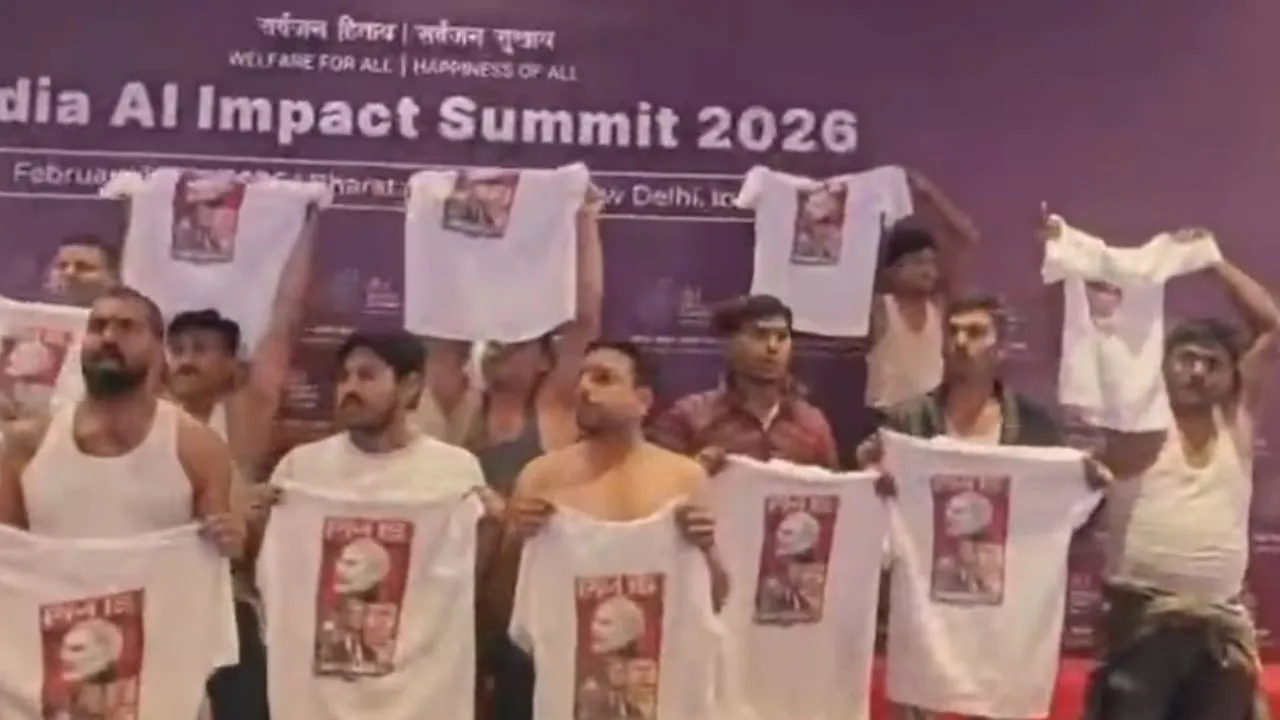 AI Impact Summit: यूथ कांग्रेस का हंगामा, भारत मंडपम में टी-शर्ट उतारकर की नारेबाजी 