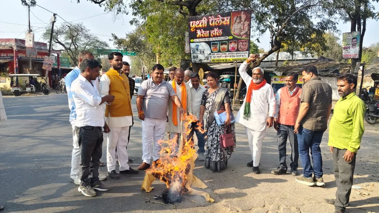 बाराबंकी में भाजपा किसान मोर्चा ने फूंका राहुल गांधी का पुतला, जमकर की नारेबाजी