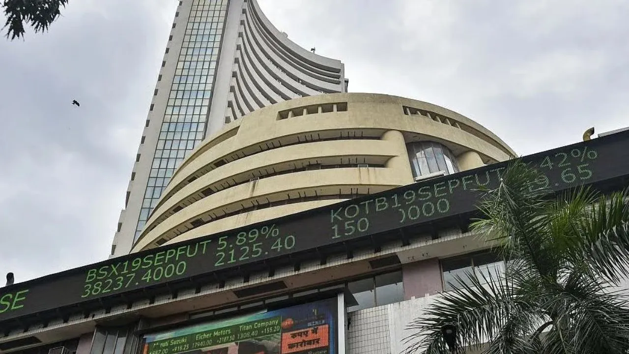  Stock market closed:  भारी गिरावट से उबरा शेयर बाजार, 943 अंक उछला सेंसेक्स... निफ्टी ने लगाई छलांग 