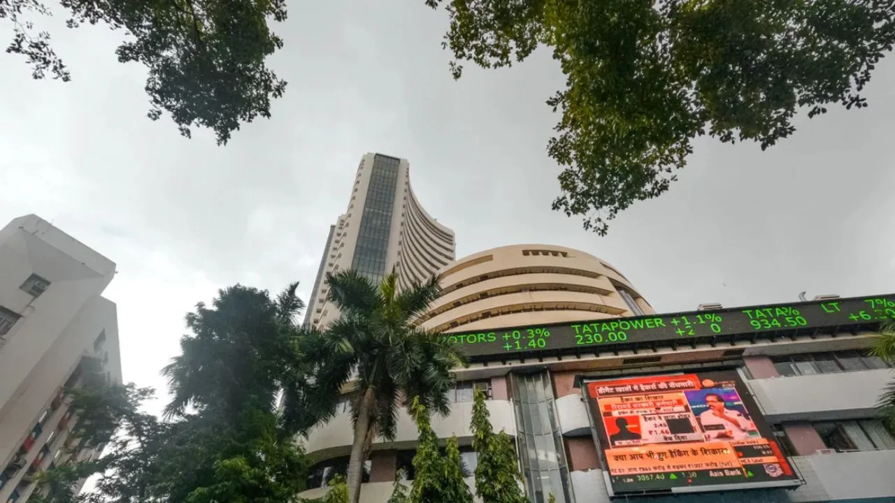  Stock Market Today : IT कंपनियों के दबाव में लुढ़के शेयर बाजार, गिरावट के साथ खुले सेंसेक्स-निफ्टी