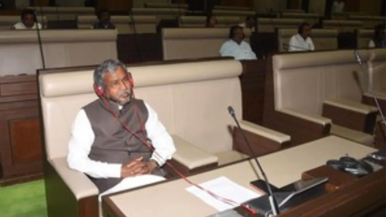 बोर्ड परीक्षा :  नकलविहीन परीक्षा पर जोर.. डीएम ने किया सीतापुर में औचक निरीक्षण, दिए निर्देश 