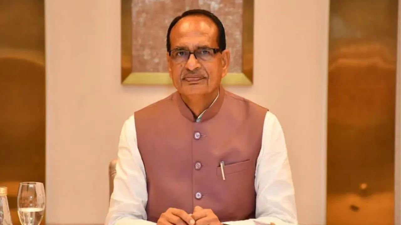 बाबा विश्वनाथ के धाम पहुंचे केंद्रीय मंत्री शिवराज सिंह चौहान, शंकराचार्य विवाद पर बचते दिखे मंत्री 