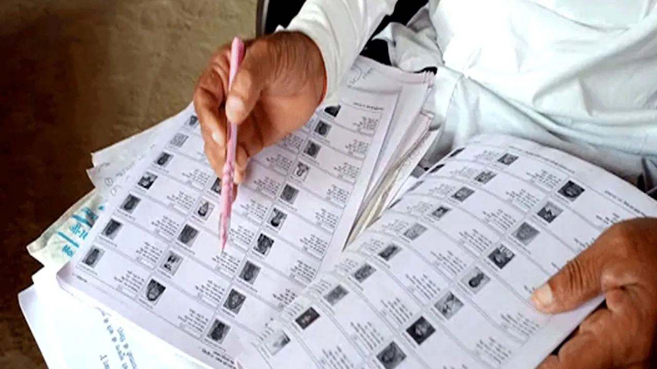  यूपी में वोटर असिस्टेंस सेंटर... हर बूथ पर मतदाता के लिए सहायता केंद्र, जिला निर्वाचन अधिकारियों को निर्देश जारी 