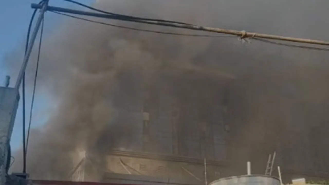 लखनऊ के निर्माणाधीन न्यू ताज बेसमेंट में आग,  फायर फाइटर ने पाया काबू, मशीन से निकली चिंगारी से धधका होटल