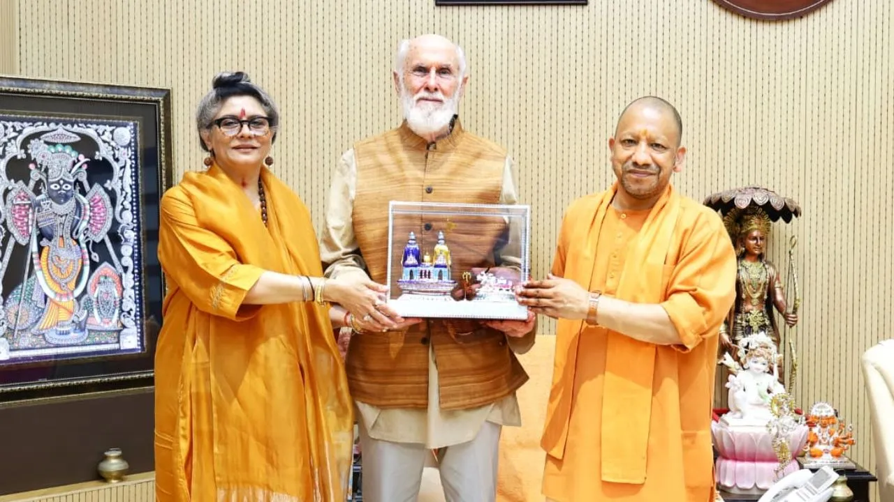 सीएम योगी से मिले अमेरिकी विद्वान डॉ. डेविड फ्रॉले, बताया राजनीति का सुधारक