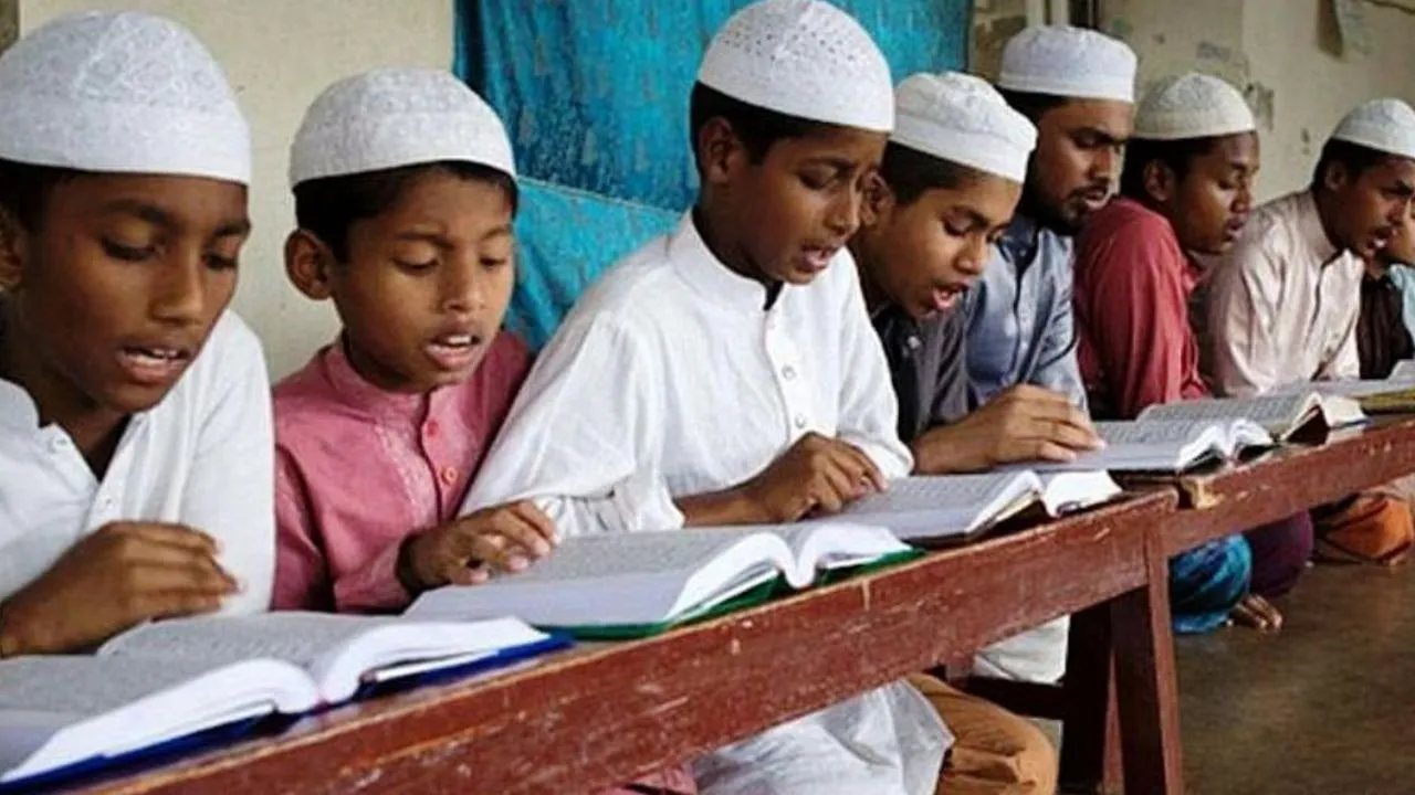  मदरसा संचालक के व्हाट्सएप न्यूज चैनल पर रिपोर्ट, भ्रामक खबरें चलाकर शासन और सरकार को बदनाम करने की साजिश