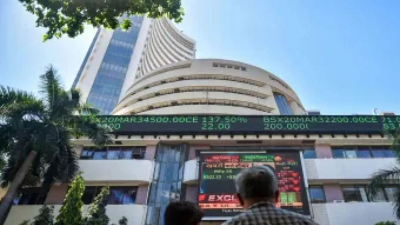  Stock market closed : कमजोर वैश्विक रुझानों से शेयर बाजार में गिरावट, 961 अंक लुढ़का सेंसेक्स 