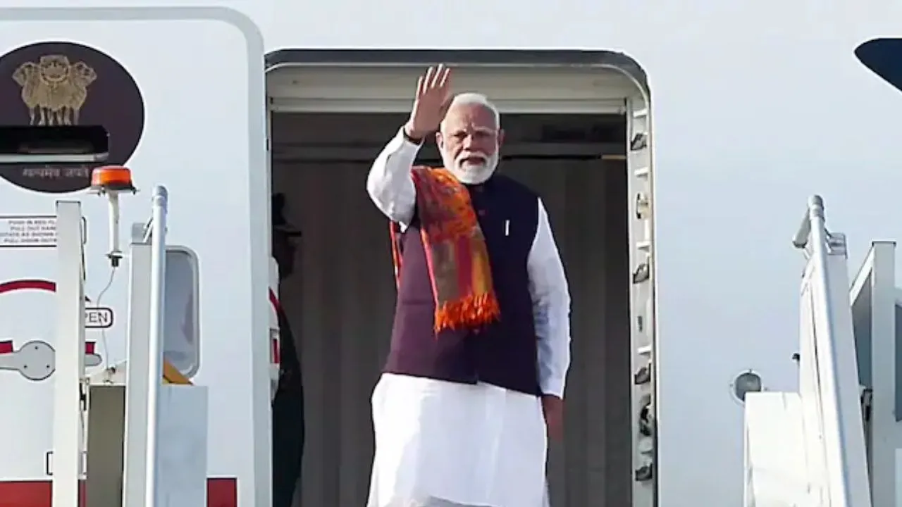 PM Modi Malaysia visit:  मलेशिया के दौरे पर पीएम मोदी हुए रवाना, लिखा-दोनों देशों के बीच होगी रणनीतिक साझेदारी और मजबूत 