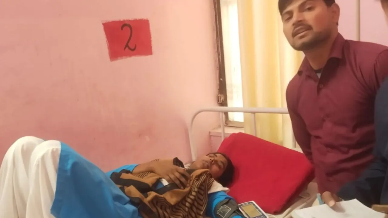 बाराबंकी में बोर्ड परीक्षा के दौरान 3 छात्राओं की बिगड़ी तबीयत, इलाज के लिए भेजा गया CHC 