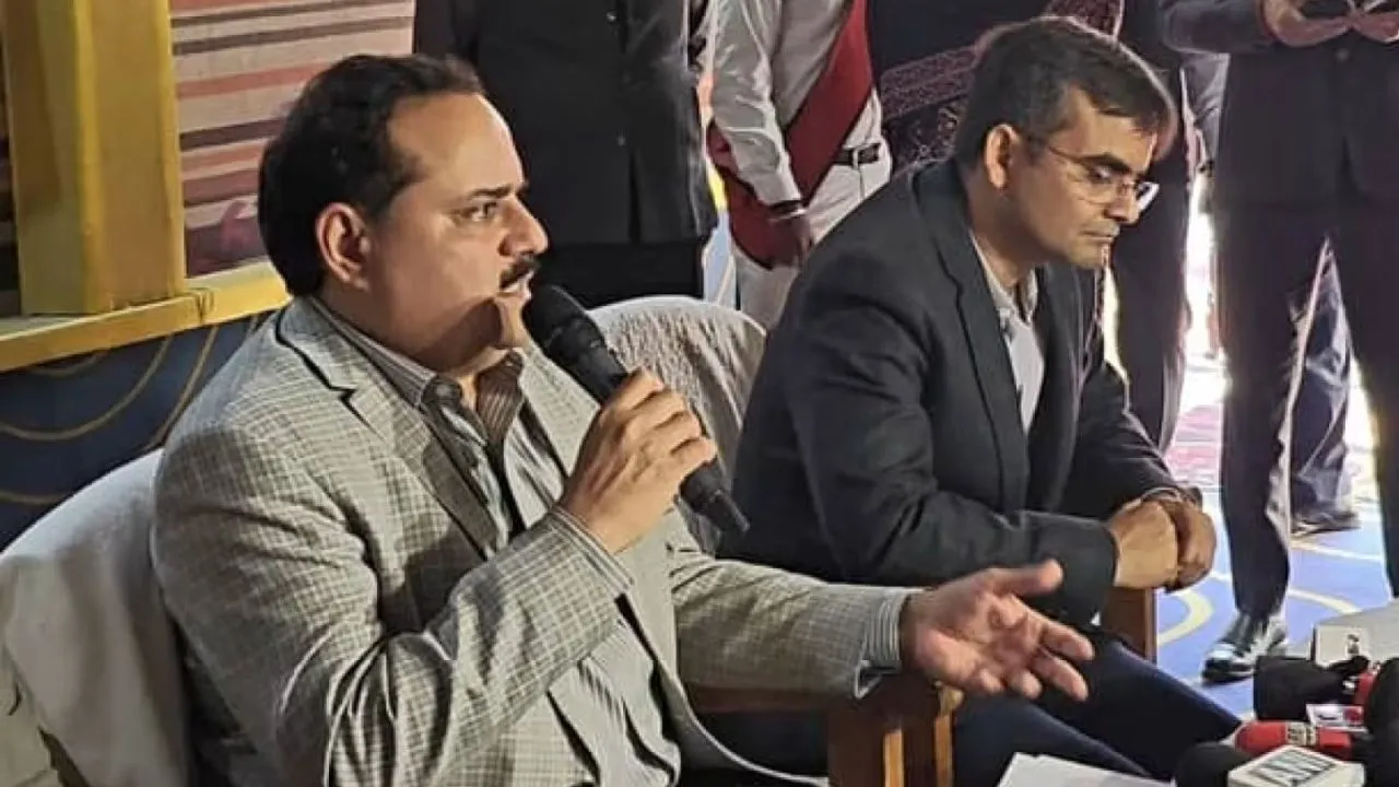 UP में 10 अप्रैल को जारी होगी अंतिम मतदाता सूची... वाराणसी में बोले मुख्य निर्वाचन अधिकारी रिणवा, SIR प्रक्रिया जारी