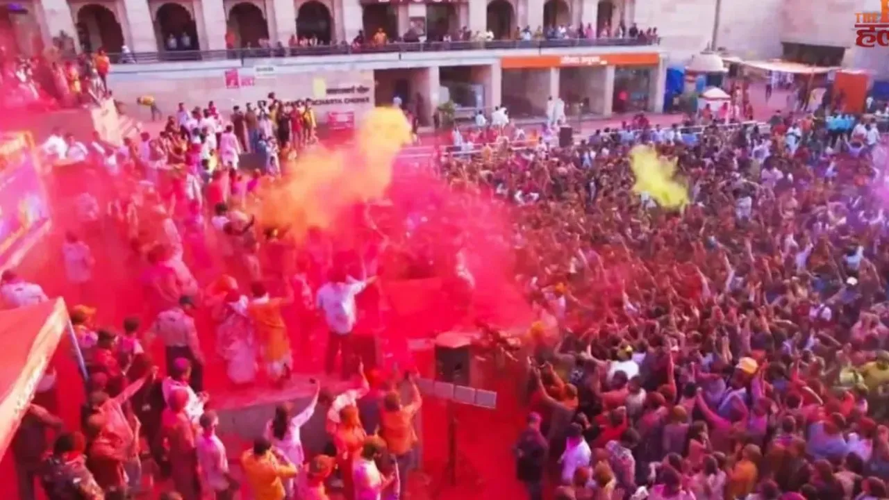  रामनगरी में होलिकोत्सव का आगाज: रंगभरी एकादशी पर नागा साधुओं ने खेली होली, गाजे बाजे के साथ निकाली शोभायात्रा